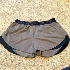 Under armour shorts with pockets